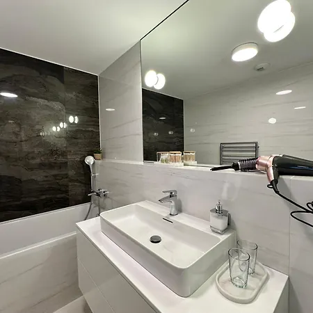 Skysuite 24 - Eurovea Tower アパート