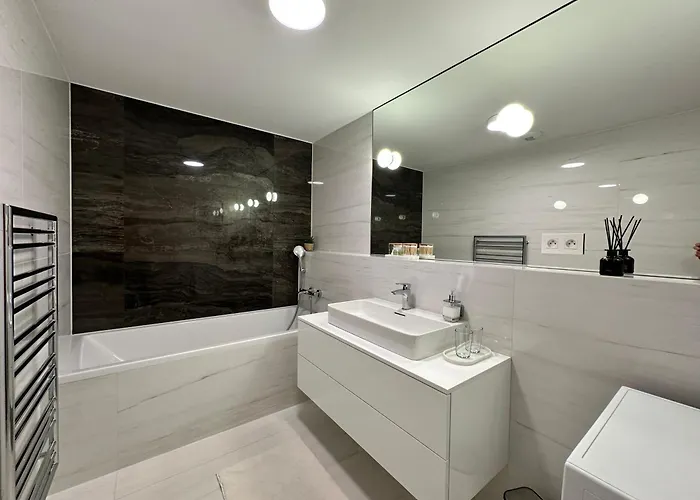 Skysuite 24 - Eurovea Tower Apartment *