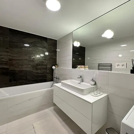 Skysuite 24 - Eurovea Tower Apartamento *