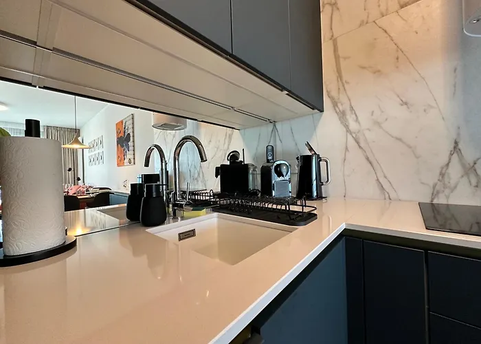 Skysuite 24 - Eurovea Tower Apartamento *